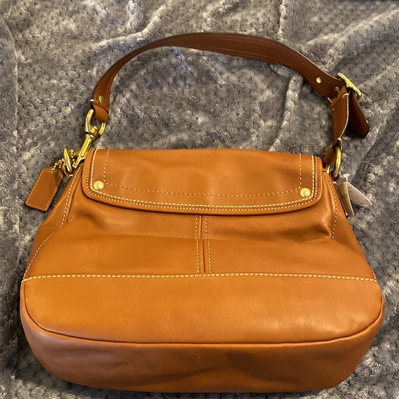 New tan Coach handbag closet staple classic - Picture 4 of 12